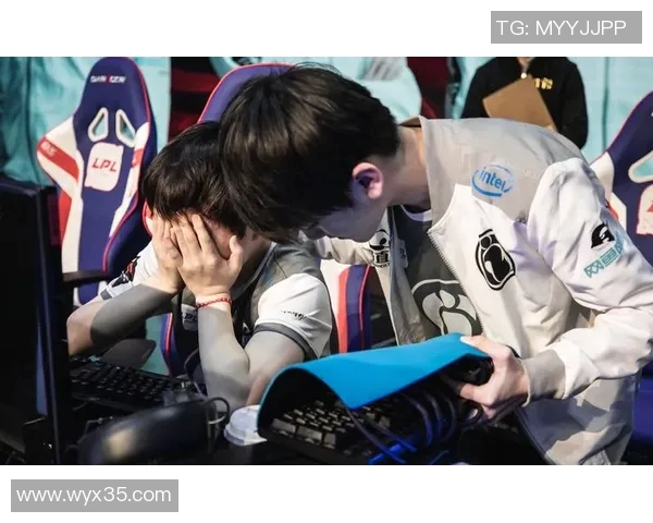 LPL赛场上JackeyLove与对手激烈交锋展现电竞精神与团队默契