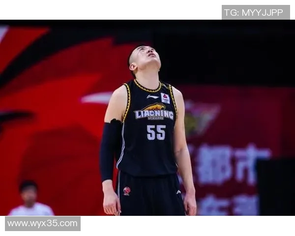 山东队队长韩德君疑似受伤,对球队新赛季表现造成影响 山东队队长韩德君疑似受伤,对球队新赛季表现造成影响