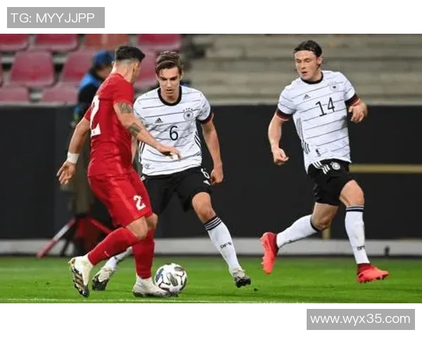 科隆主场硬仗战平沙尔克04难分伯仲